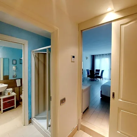 Hotel La Del Mare 3*